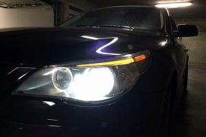 BMW E60 Yeaky D1S 5500K bi xenon LED angel eyes PY21W Osram Premium LED side indicators close up 1